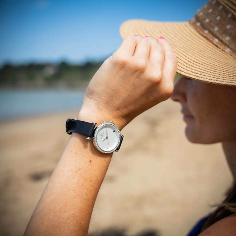 Jolie Montre Femme Noir Cœur Strass GIORGIO