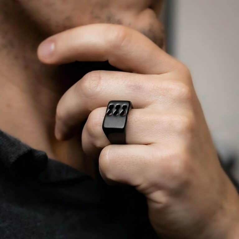 Coffret Chevalière Homme Acier Noir GRIFFONA