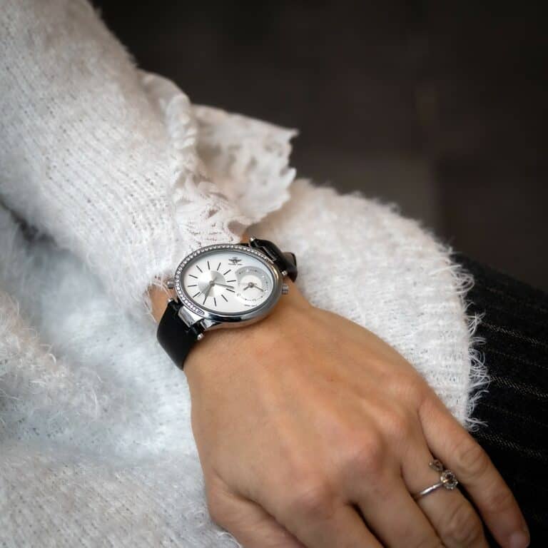 Une Montre Femme Noir M. JOHN