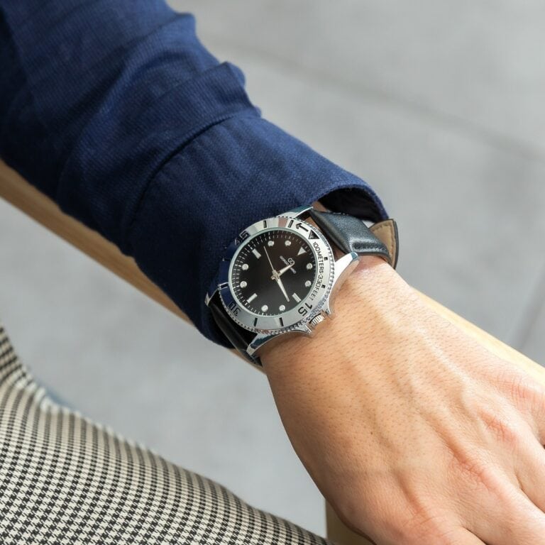 Très Belle Montre Homme Noir GIORGIO