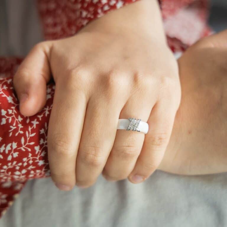 Jolie Coffret Bague Femme Céramique Ornée Zirconium
