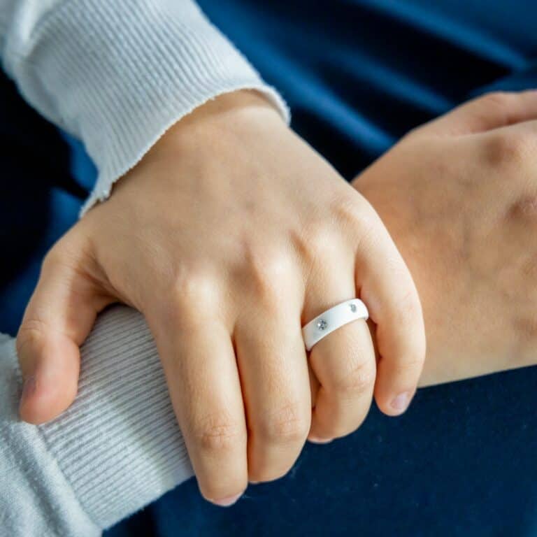 Coffret Belle Bague Femme Céramique Ornée Zirconium