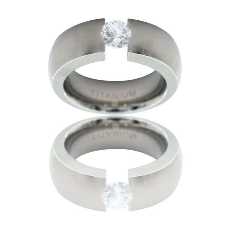 Bague Femme en Titane Ornée Zirconium PLICATA