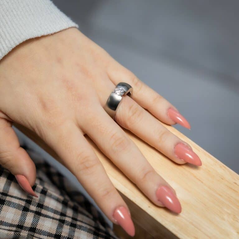 Bague Femme en Titane Ornée Zirconium PLICATA