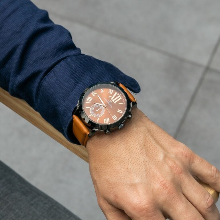 Très Belle Montre Homme Marron GIORGIO