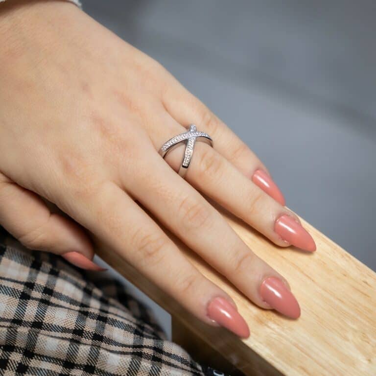 Très Belle Bague Femme Ornée Zirconium HEDERA