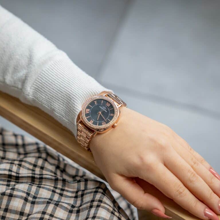Très Belle Montre pour Femme Métal Rosé Strass GIORGIO