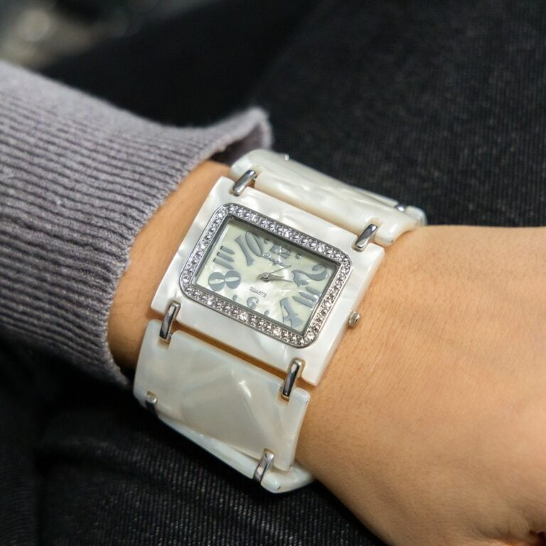 Superbe Montre Femme Métal Plastique Blanc Ivoire CHTIME