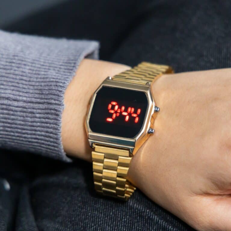 Montre pour Femme Métal Couleur Doré Digital CHTIME