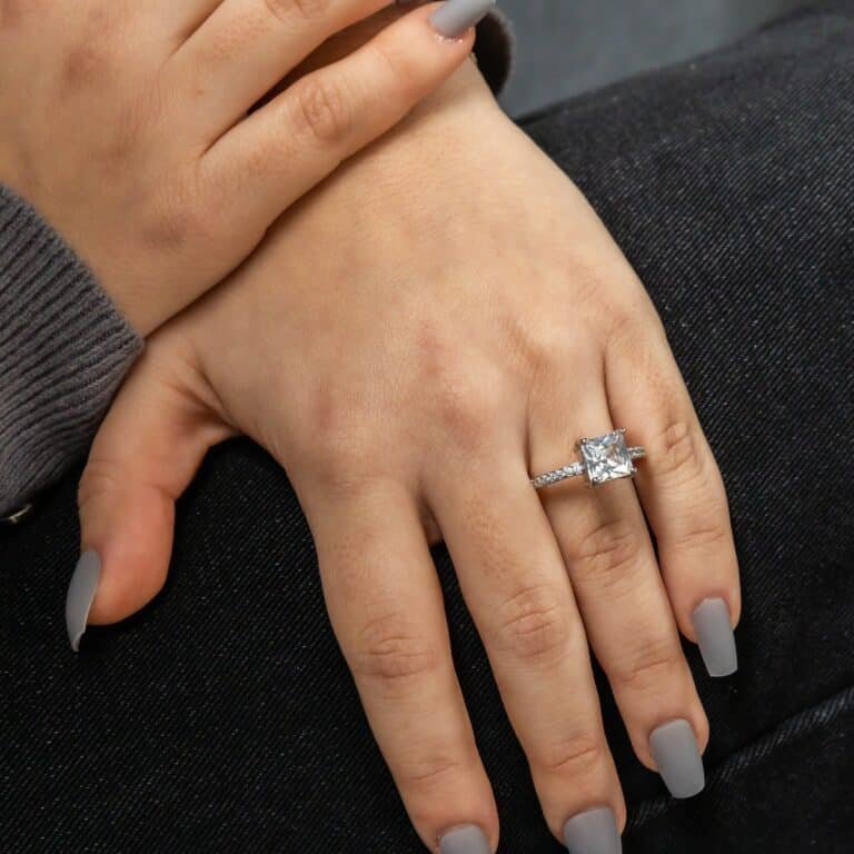 Bague Femme en Métal Ornée Zirconium