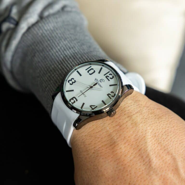 Très Belle Montre Homme en Silicone Blanc CHTIME