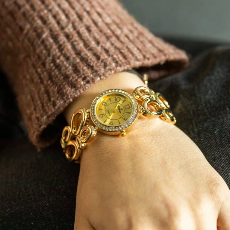 Très Belle Montre Femme Métal Doré CHTIME