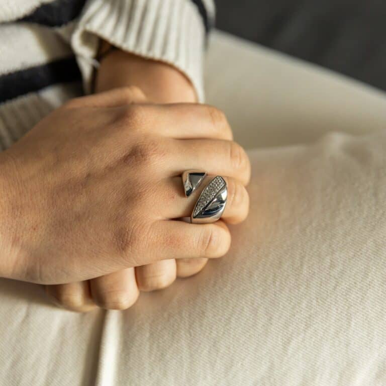 Bague Femme en Acier Ornée de Zirconium