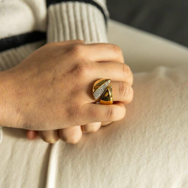 Bague pour Femme Acier Doré Ornée avec Zirconium