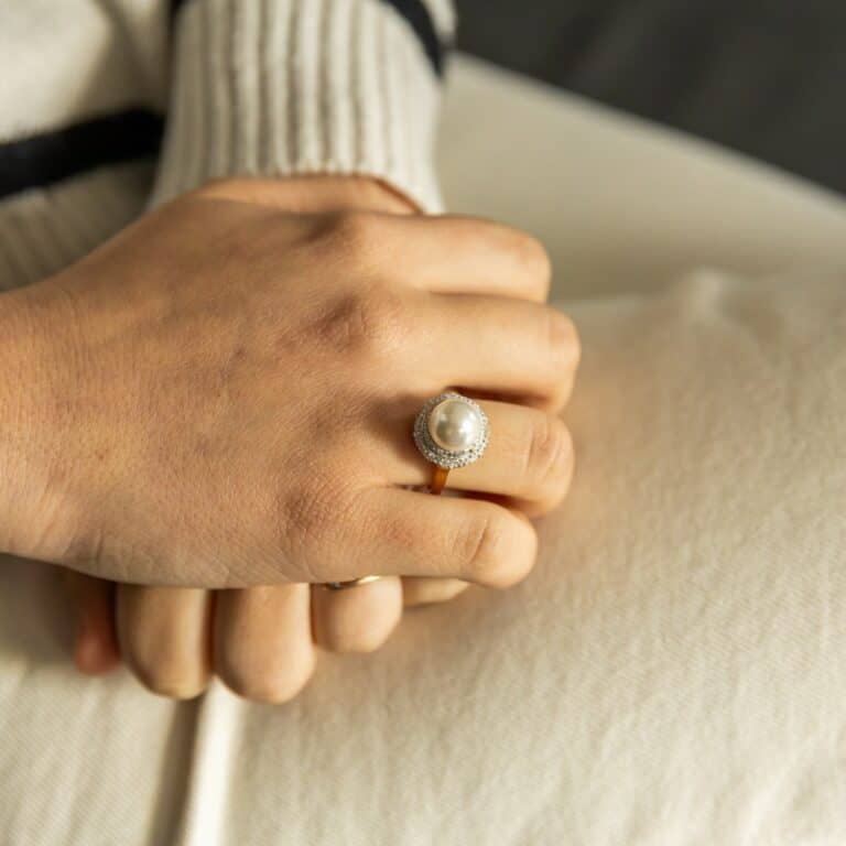 Bague Tendance Femme Acier Doré avec Perle Ornée Zirconium