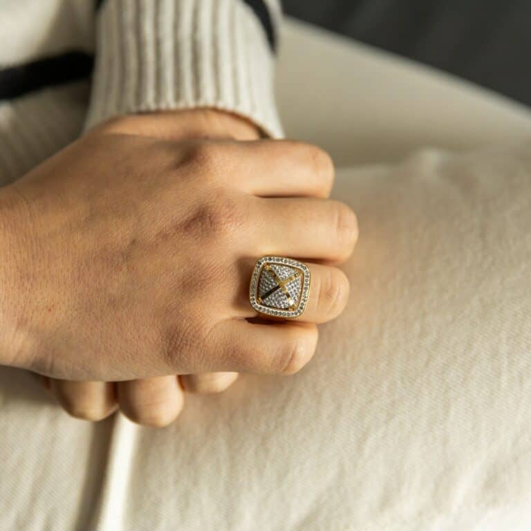 Très Jolie Bague Femme Acier Doré Ornée Zirconium