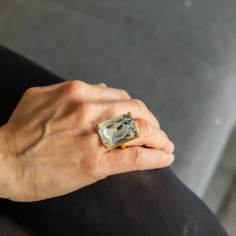 Bague de Femme en Métal Ornée avec Zirconium