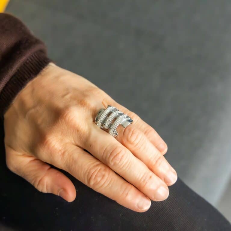 Sublime Bague Femme en Métal Ornée avec Zirconium