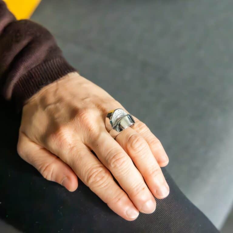 Magnifique Bague Femme Métal Ornée avec Zirconium