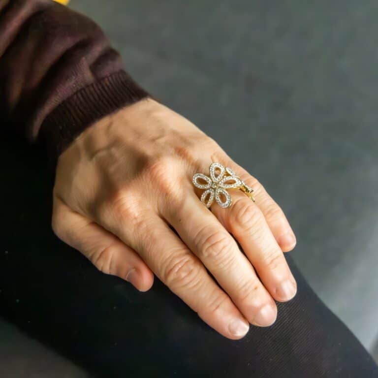 Bague Stylée Femme Métal Fleur Ornée avec Zirconium