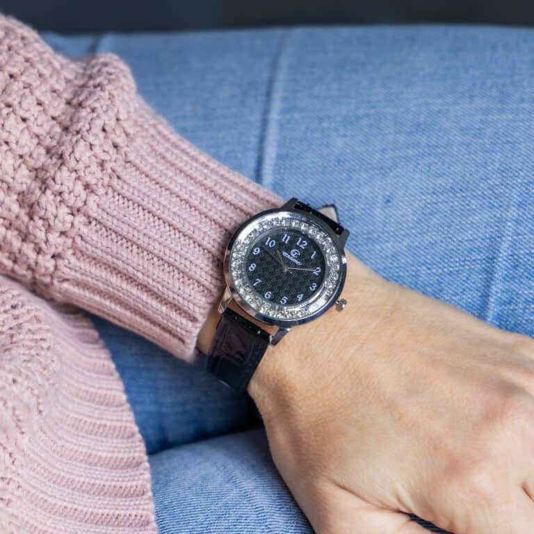 Très Jolie Montre Femme Strass Noir CHTIME