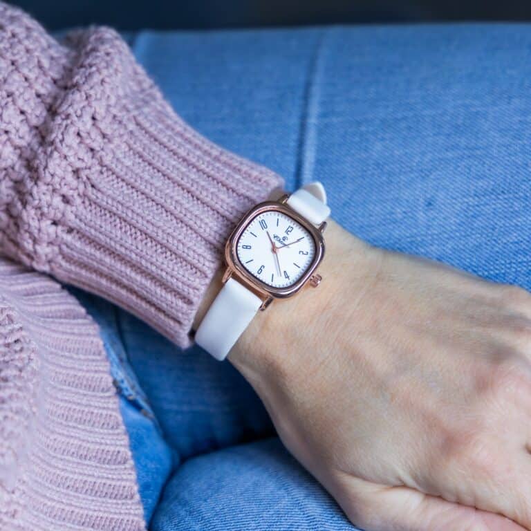 Très Belle Montre Femme Blanc CHTIME